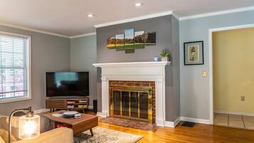 Una Smart TV, libros