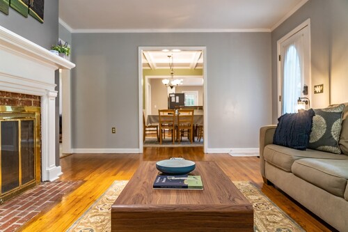 Downtown So. Pines - sleeps 8, walk to town.