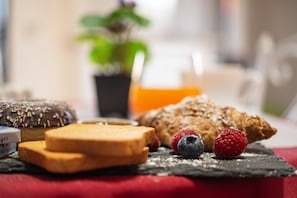 Free daily buffet breakfast - B&B Villa Maracujà (Jonadi)