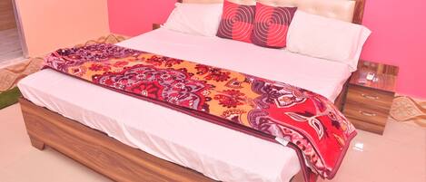 Deluxe Room | Egyptian cotton sheets, premium bedding, down duvets, memory-foam beds