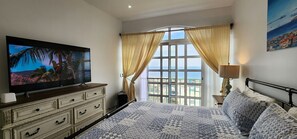 3 slaapkamers, een strijkplank/strijkijzer, reisbedje, internet