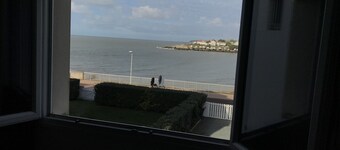 Stunning sea view ROYAN PONTAILLAC, 4 bedrooms, 2 showers, 1 bath, 4 nights mini