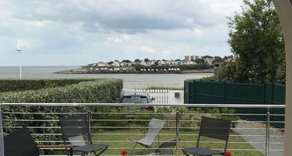 Stunning sea view ROYAN PONTAILLAC, 4 bedrooms, 2 showers, 1 bath, 4 nights mini