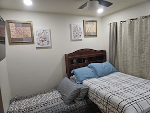 2 bedrooms, iron/ironing board, WiFi, bed sheets