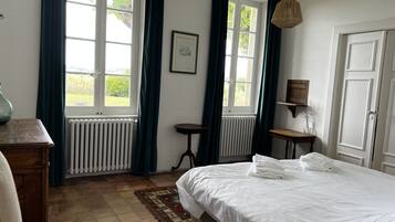 10 bedrooms, desk, iron/ironing board, travel cot