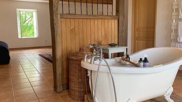 10 sovrum, skrivbord, strykjÀrn/strykbrÀda och resesÀng