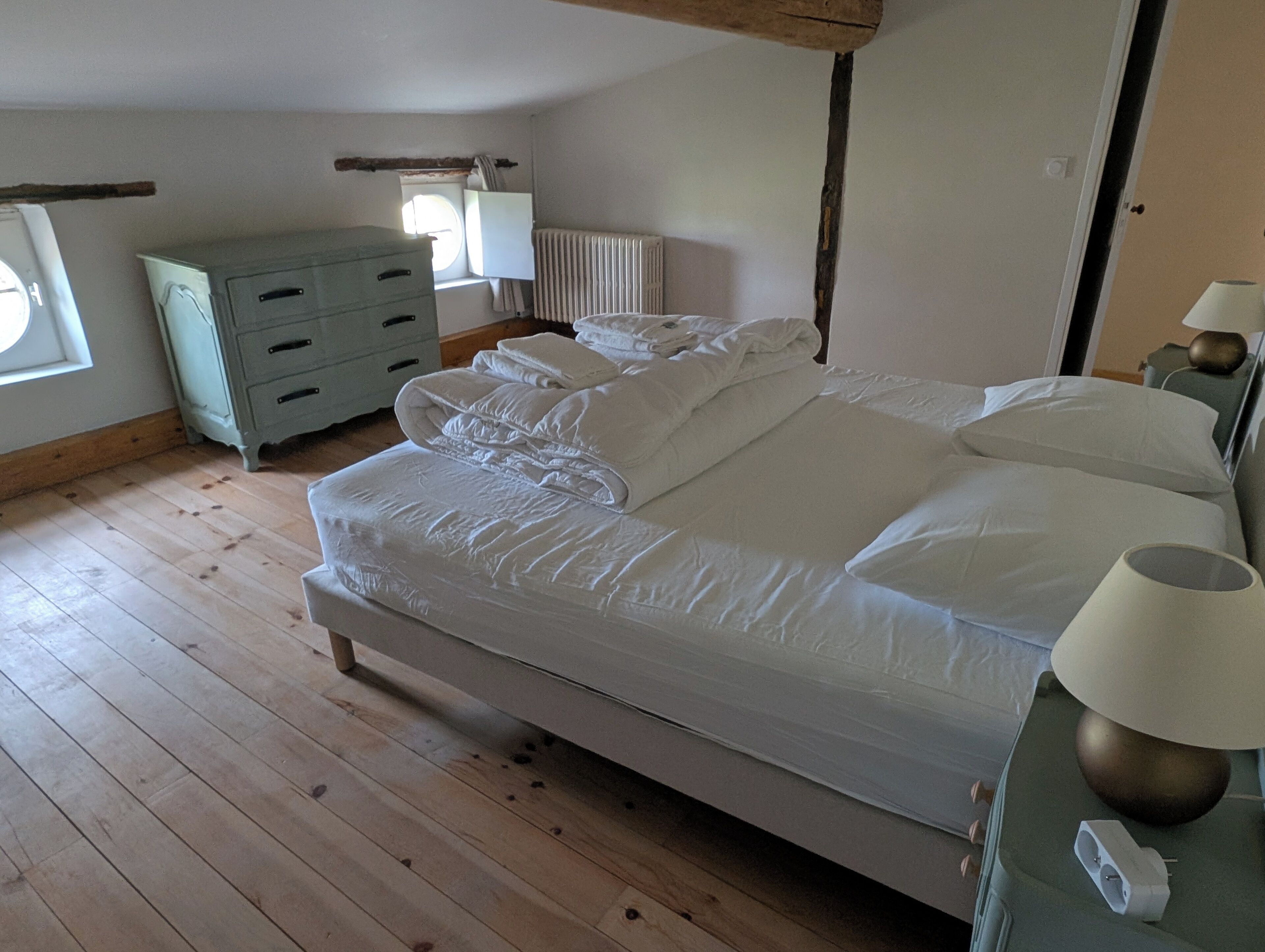 10 bedrooms, desk, iron/ironing board, travel crib