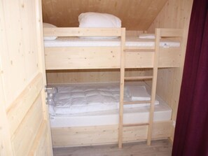 4 bedrooms, free Internet