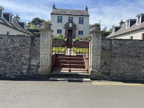 Historic home with fabulous views only moments from town centre