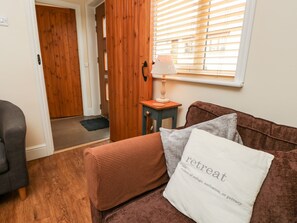 1 bedroom, individually decorated, individually furnished - The Retreat (Ventnor)