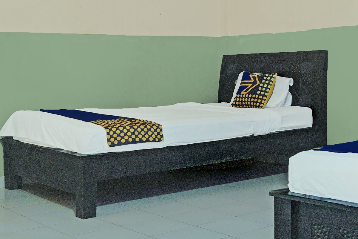 WiFi (free), bed sheets