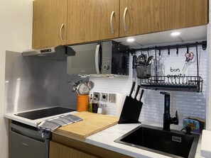 Mikrovågsugn, ugn, spishäll och kaffe- och tebryggare