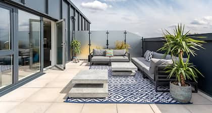 Stylish Penthouse- Guests Favourite. Just Amazing!