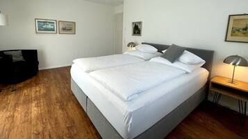 2 chambres, coffres-forts dans les chambres, fer et planche Ă repasser