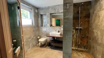 Douche, sĂšche-cheveux, serviettes fournies, savon