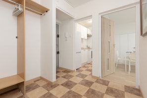 Dishwasher, cookware/dishes/utensils - Wola Walicow Apartment by Renters (Warsaw)