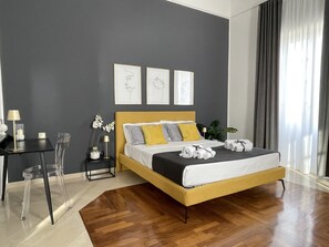 1 Schlafzimmer, Schreibtisch, Bügeleisen/Bügelbrett, Reisekinderbett