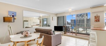 Kirra Gardens 18 - Kirra Point Beachfront - Min 3 Night Stays!