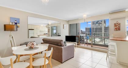Kirra Gardens 18 - Kirra Point Beachfront - Min 3 Night Stays!
