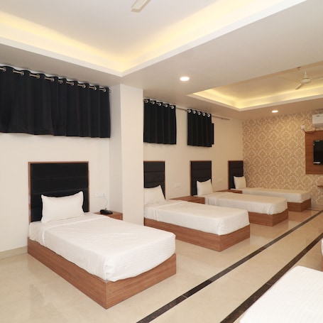 Shared Dormitory | Egyptian cotton sheets, premium bedding, in-room safe, free WiFi
