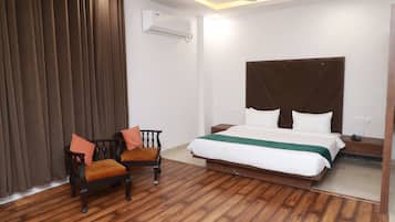 Superior Room | Egyptian cotton sheets, premium bedding, in-room safe, free WiFi