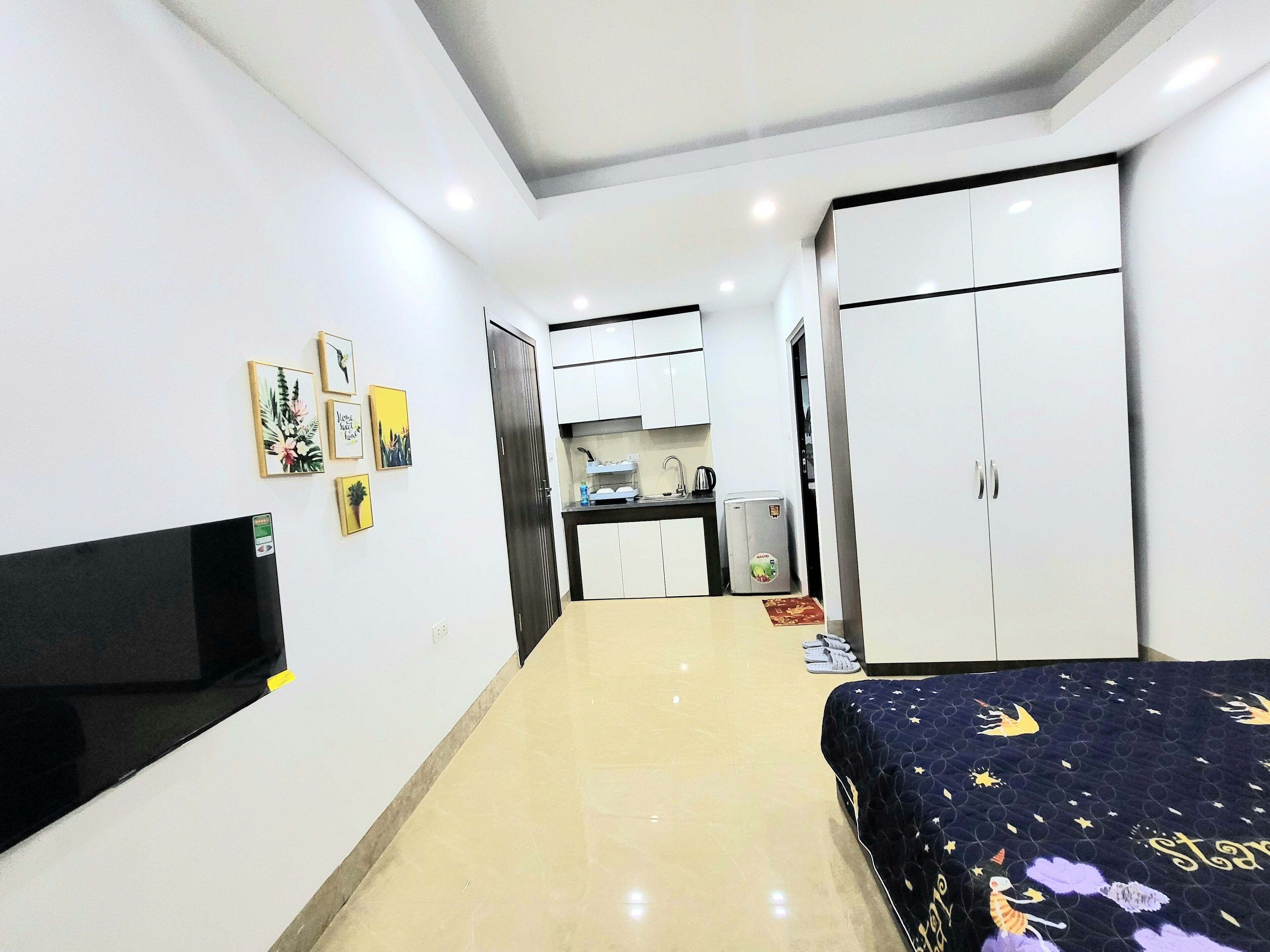 全景开间, 1 张大床, 厨房, 塔楼 | 高档床上用品、记忆海绵床垫、办公桌、免费 WiFi