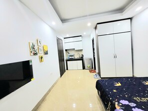 Ropa de cama de alta calidad, colchones con efecto memoria y escritorio