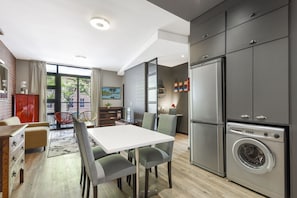 Apartemen Klasik | Makan di kamar