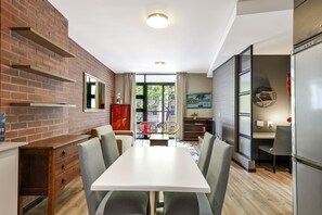 Classic Apartment | In-room dining