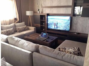 Living area - The Orchard Villa: The perfect family retreat (Ifrane)