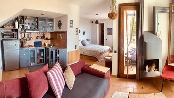 1 bedroom, desk, free WiFi, bed sheets