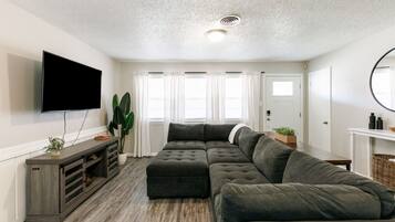 Smart TV, table tennis