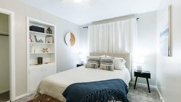 3 bedrooms, desk, iron/ironing board, travel crib