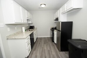 House | Private kitchen | Fridge, microwave, oven, stovetop - Home Sweet Home in Camp Robinson (North Little Rock)