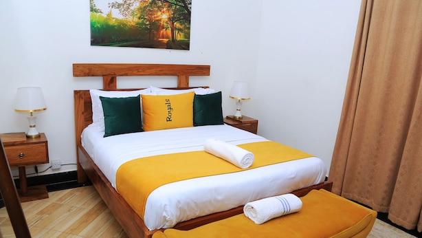 Standard Apartment, 1 King Bed, City View | 1 bedroom, iron/ironing board, WiFi (free)