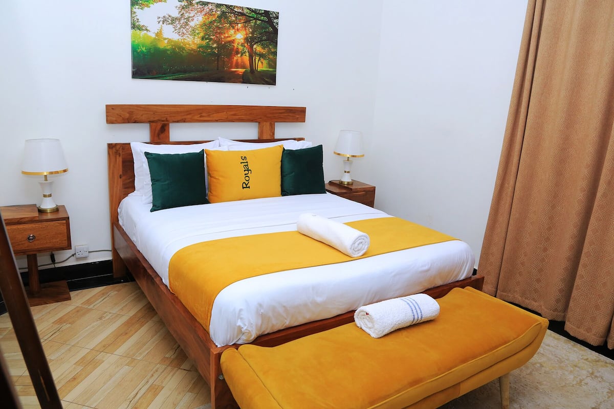 Departamento estándar, 1 cama King size, vista a la ciudad | 1 habitación, tabla de planchar con plancha y wifi gratis
