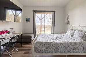 2 bedrooms, desk, free WiFi, bed sheets