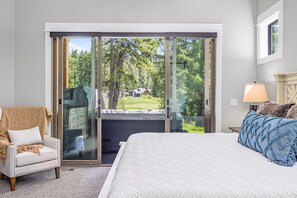 5 habitaciones, tabla de planchar con plancha y cuna de viaje