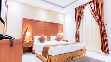 Family Suite | Minibar, desk, laptop workspace, soundproofing