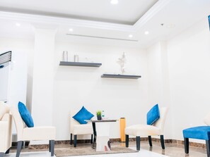 Lobby sitting area - Farah Hotel Apartments (Jeddah)
