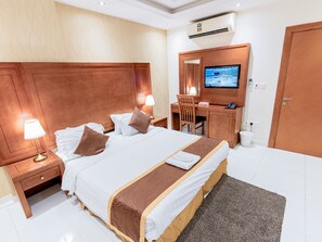 Two Bedroom Suite | Televisi