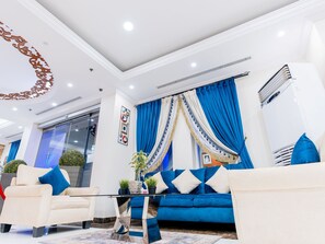 Lobby sitting area - Farah Hotel Apartments (Jeddah)