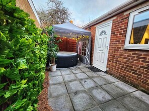 Terrace/patio - Home From Home The Den Colnbrook (Slough)