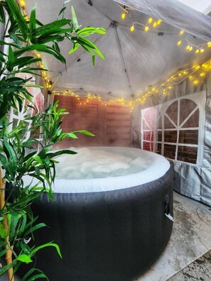 Interior - Home From Home The Den Colnbrook (Slough)