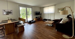 Smart TV, books, stereo