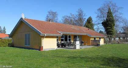 Gepflegtes Poolhaus mit Whirlpool und Sauna