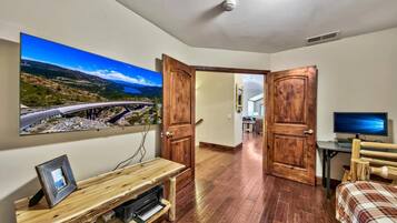 4 chambres, bureau, fer et planche à repasser, accès au Wi-Fi (inclus)