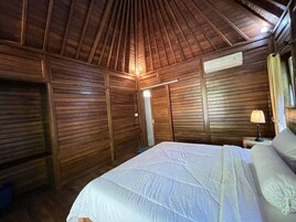 In-room safe, free WiFi