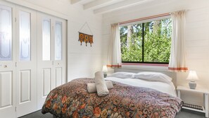 5 bedrooms, travel cot, free WiFi