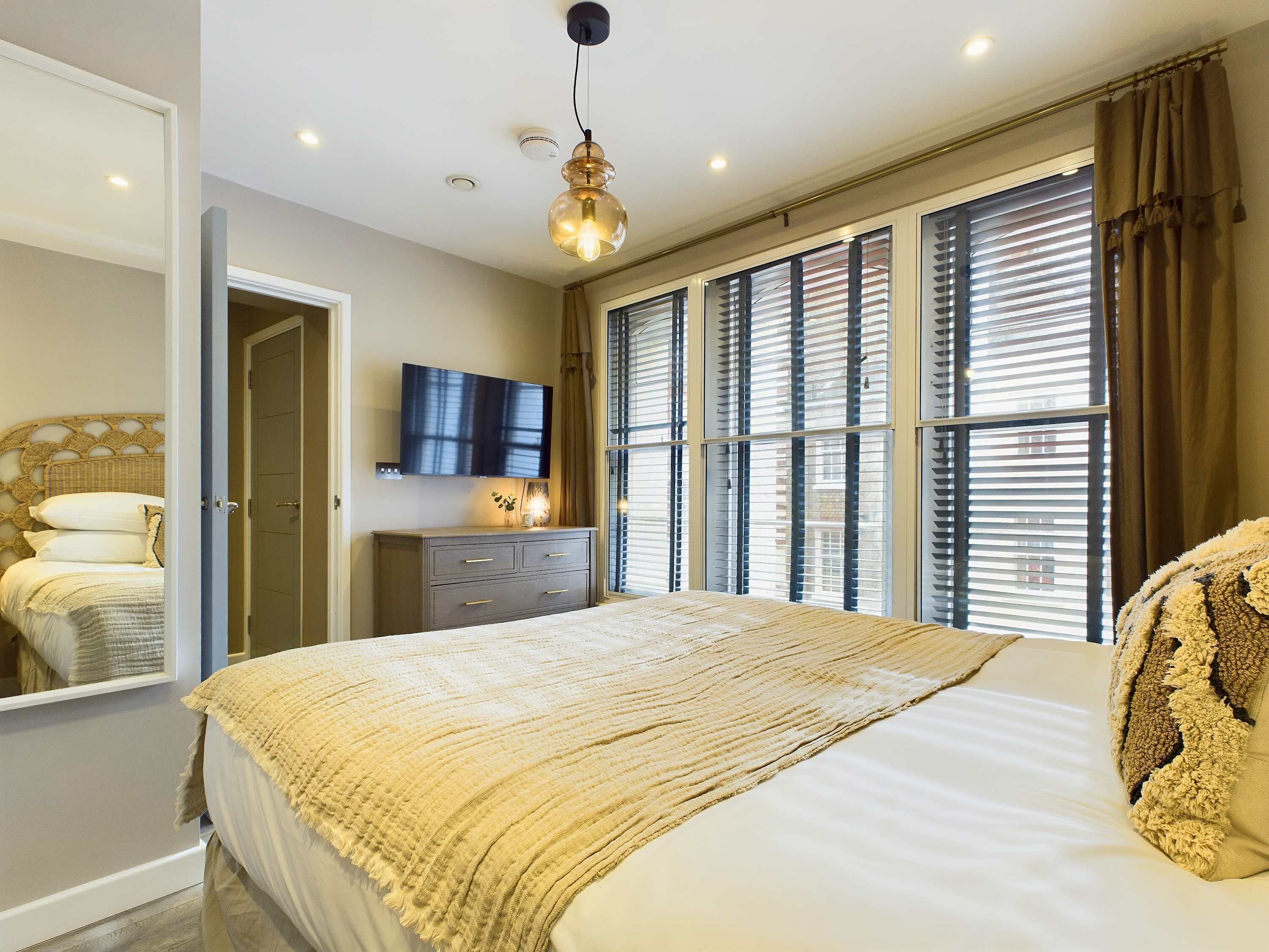 1 bedroom, iron/ironing board, travel crib, WiFi